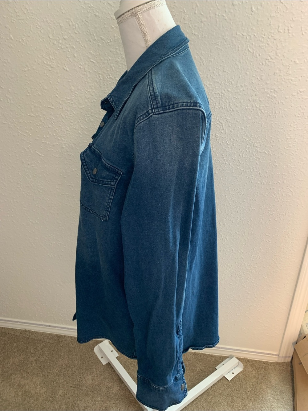 Women Coldwater Creek Indigo Denim Snap-Down Shirt - Casual Chest-Pocket Style - Picture 3 of 8